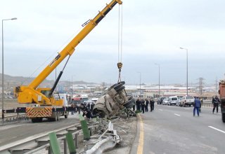 Устраняются последствия аварии на Бакинской окружной дороге (ФОТО)