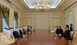 Azerbaijani president receives UAE Minister of Economy