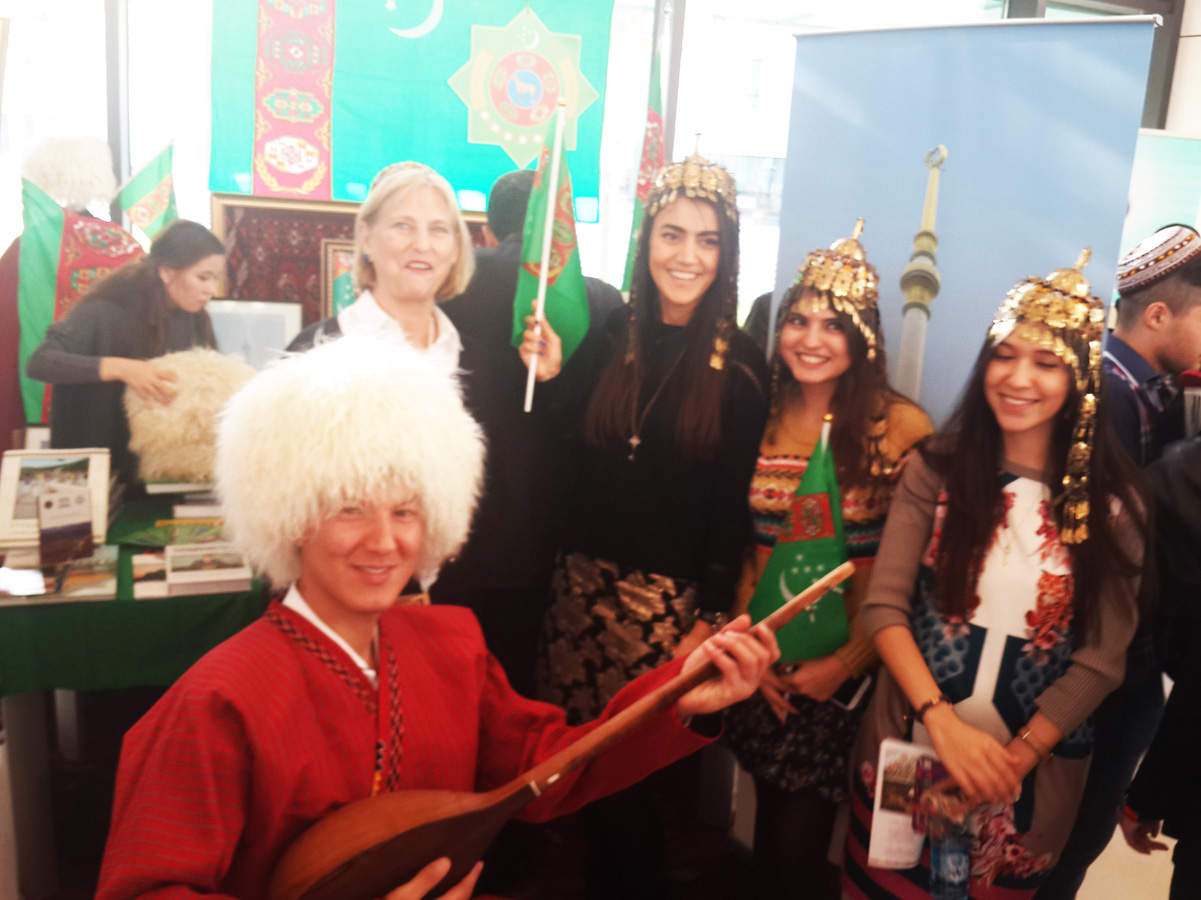 Посольство Туркменистана приняло участие на 4-ом Международном Фестивале в Университете АДА (фотосессия)