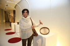 Известная турецкая актриса посетила Центр Гейдара Алиева (ФОТО)