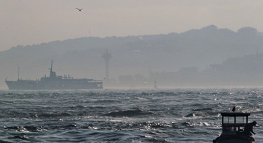 Qatı duman İstanbulda dəniz reyslərini saxladı