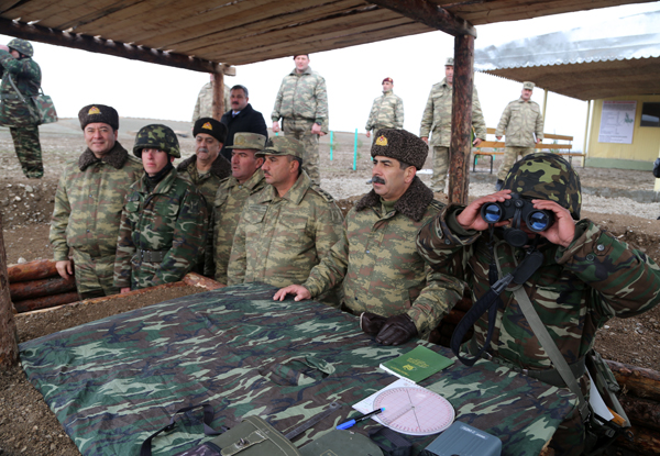 Министр обороны проверил боеготовность войсковых частей в прифронтовой зоне (ФОТО)