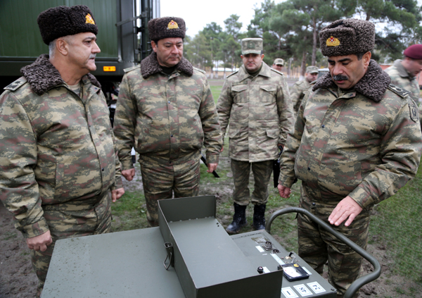 Руководство минобороны Азербайджана ознакомилось со стройработами в воинских частях (ФОТО)