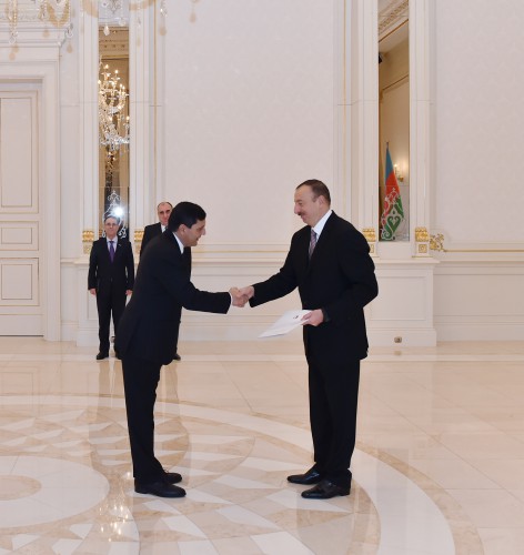 Президент Азербайджана принял верительные грамоты послов Мальты и Испании (версия 2) (ФОТО)