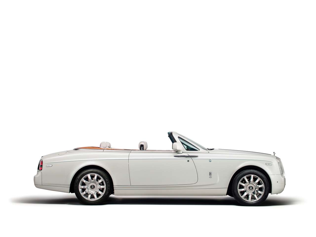 “Rolls-Royce” yeni “Maharaja Phantom Drophead Coupe” avtomobilini təqdim edib (FOTO)