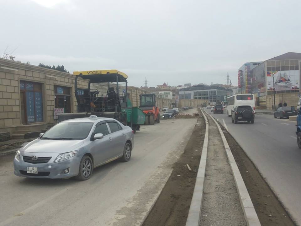 Частично ограничено движение транспорта на одном из шоссе Баку (ФОТО)