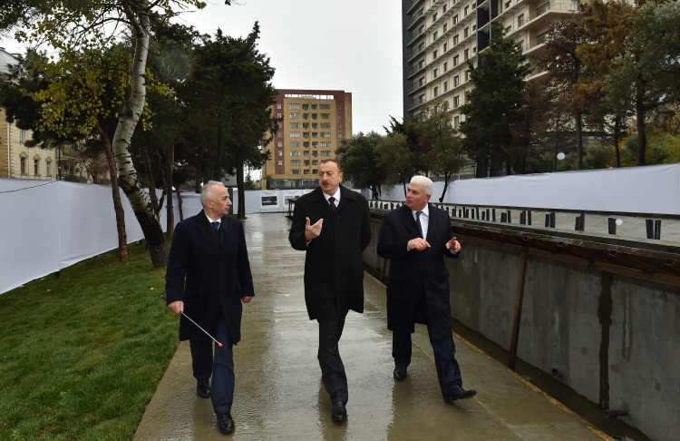 Президент Ильхам Алиев ознакомился с ходом работ в комплексе фонтанов и водопадов в Хатаинском районе Баку (ФОТО)