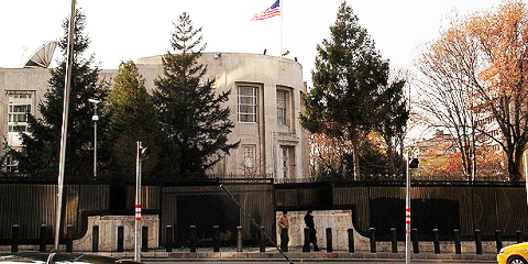 СМИ: неизвестный угрожает взорвать себя рядом с консульством США в Стамбуле