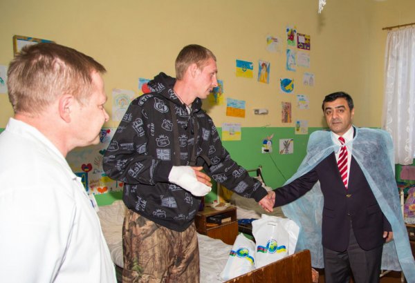 Ukraynada Azərbaycan diasporunun nümayəndələri yaralı əsgərlərə yardım edib (FOTO)