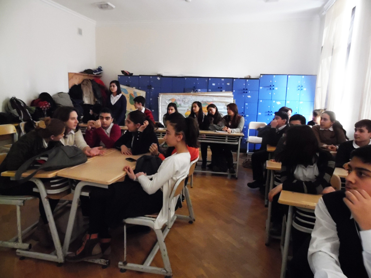 Школьникам Баку рассказали о творчестве Василия Кандинского (ФОТО)