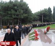 Azerbaijani public visits Alley of Honor on 11th anniversary of Heydar Aliyev’s death