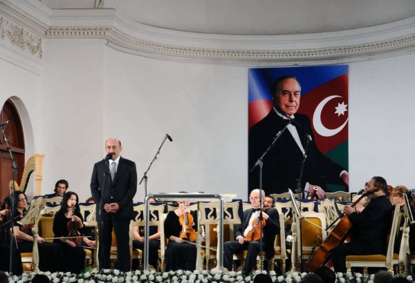 В Азербайджанской филармонии почтили память общенационального лидера Гейдара Алиева (ФОТО)