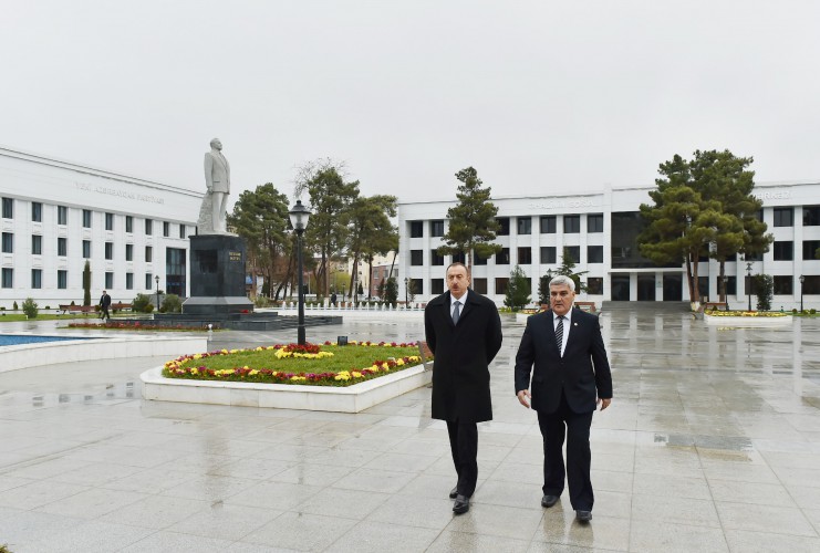 Президент Азербайджана посетил памятник общенациональному лидеру Гейдару Алиеву в Сабирабаде (ФОТО)
