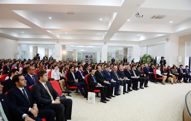 Azerbaijani president attends first All-Republican Forum of ASAN Volunteers (PHOTO)