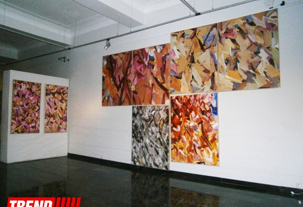 В Баку открылась выставка абстрактных работ  Дарвина Велибекова "Ретроспектива" (ФОТО)