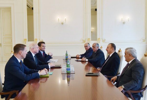 Azerbaijani president receives BP Group Chief Executive (PHOTO)