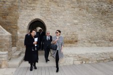 Azerbaijan’s First Lady Mehriban Aliyeva visits “Ateshgah Temple” reserve (PHOTO)