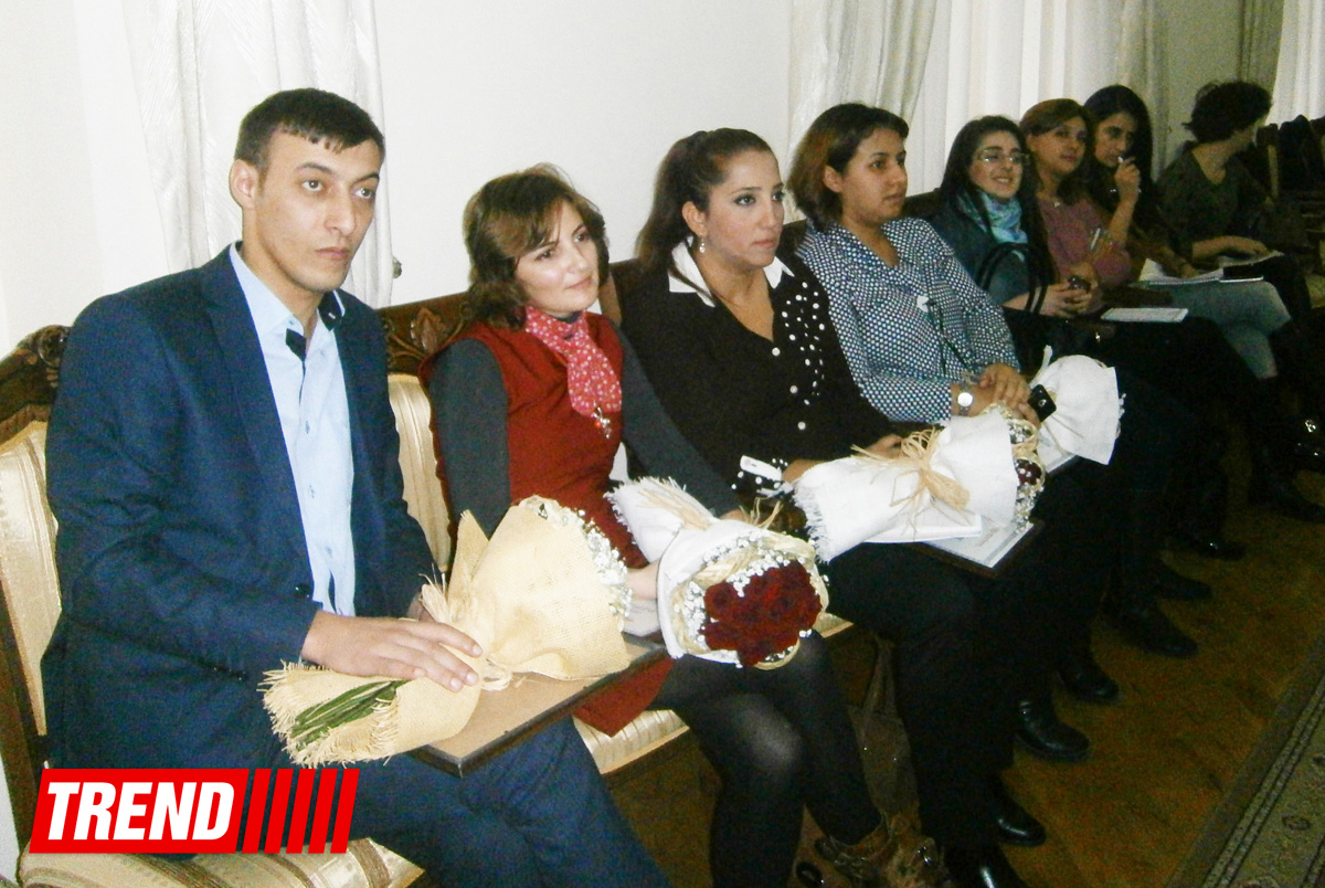В Баку наградили победителей конкурса "Лучшая статья года о театральном искусстве"