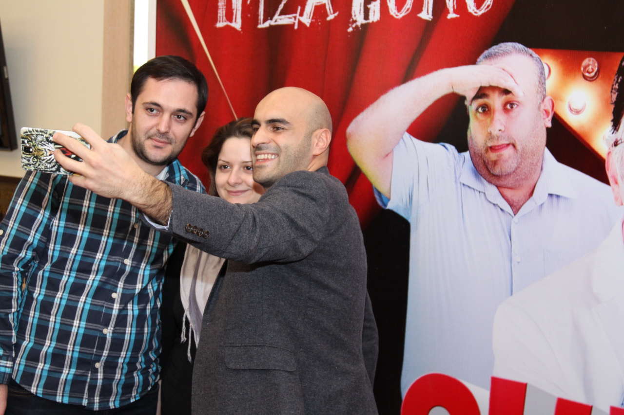 Известный турецкий актер Альпер Кул приехал в Баку (ФОТО)