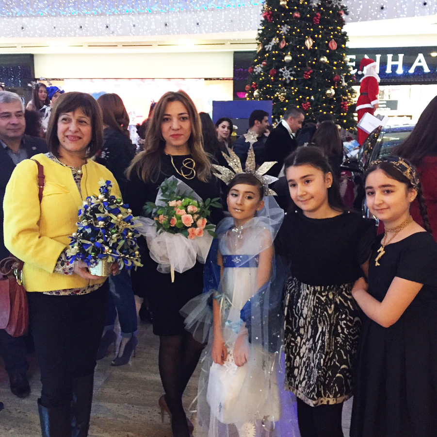 В Баку прошел вечер детской моды "Зимние сюрпризы" (ФОТО)