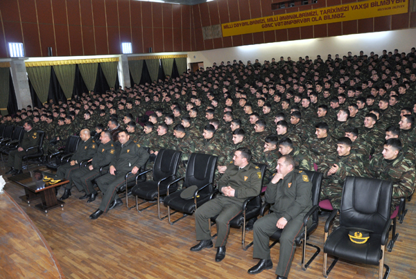 Aktyorlar hərbi liseydə (FOTO)