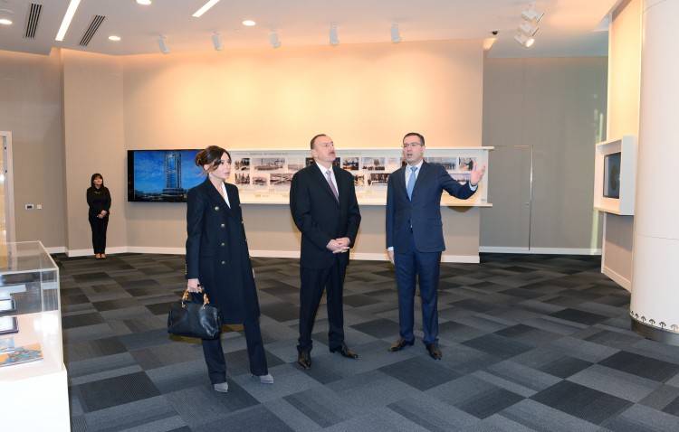 Президент Ильхам Алиев и его супруга Мехрибан Алиева приняли участие в открытии нового здания Госнефтефонда Азербайджана (ФОТО)