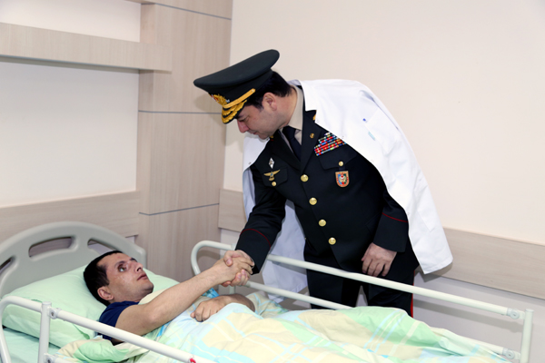 Zakir Həsənov Silahlı Qüvvələrin Baş Klinik Hospitalında olub (FOTO)