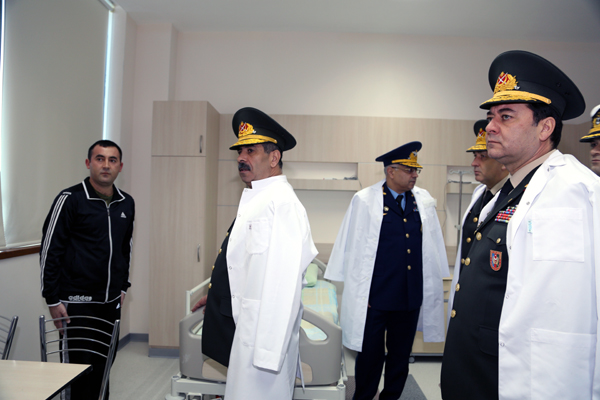 Zakir Həsənov Silahlı Qüvvələrin Baş Klinik Hospitalında olub (FOTO)