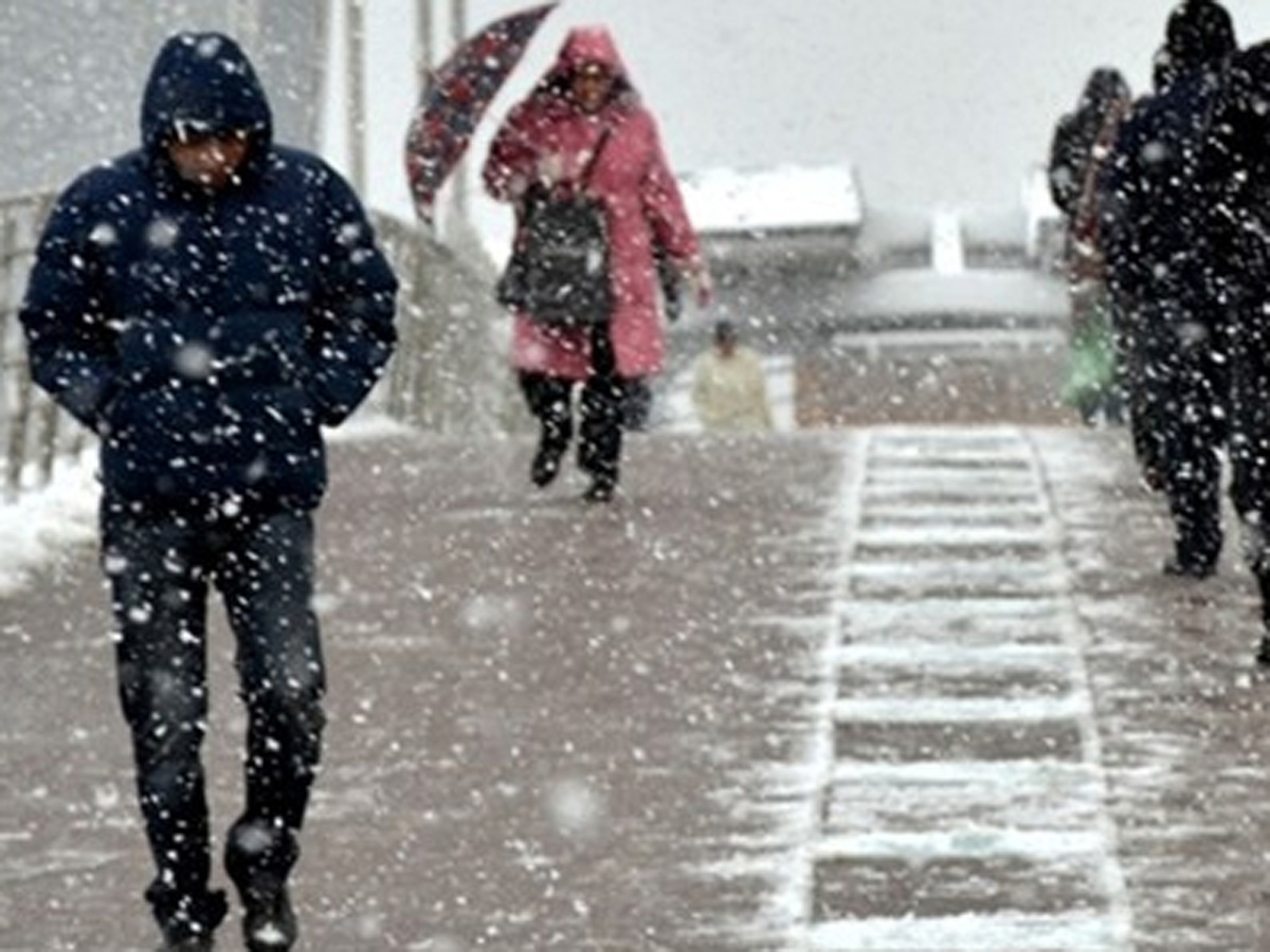 Из-за снегопада госслужащие в Стамбуле будут отправлены в административный отпуск