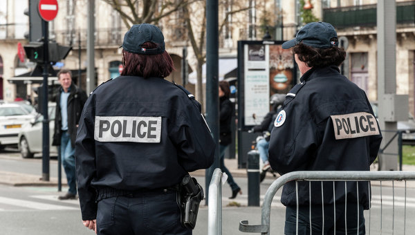 Полиция задержала 25 человек в районе Елисейских полей в Париже