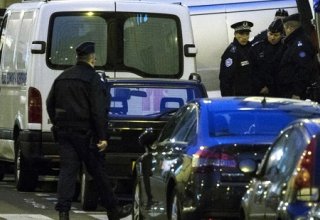 Police in Paris fired at car, two people were killed, one wounded
