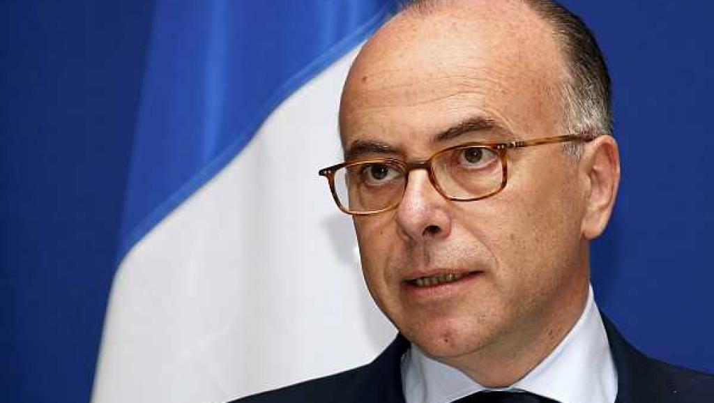 Глава МВД Франции прибыл к месту захвата заложников в супермаркете