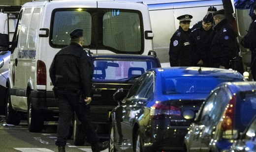 Полицейские открыли огонь по автомобилю в центре Парижа