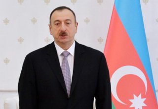 Azerbaycan Cumhurbaşkanı İlham Aliyev Milli Lider Haydar Aliyev'in mezarını ziyaret etti