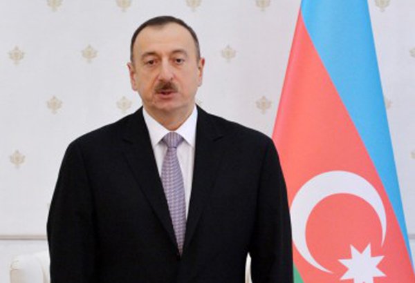 Azerbaycan Cumhurbaşkanı İlham Aliyev Milli Lider Haydar Aliyev'in mezarını ziyaret etti