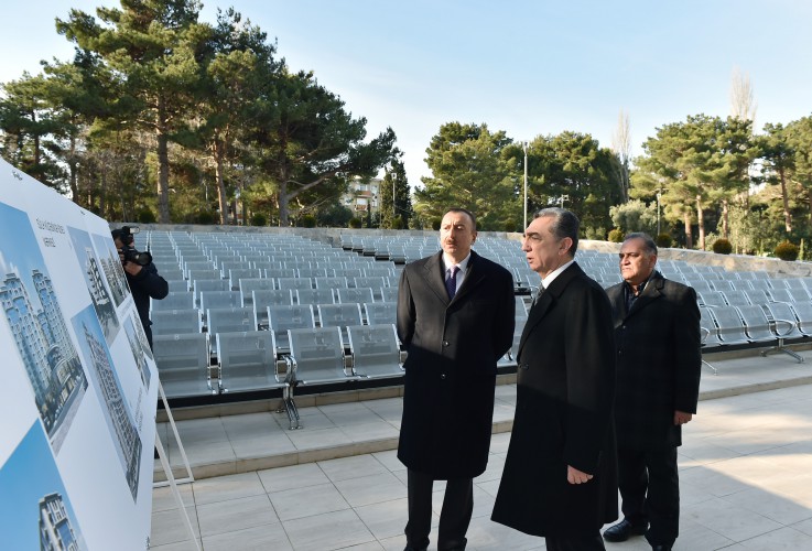 President Ilham Aliyev reviewed the ongoing reconstruction work in park in Sumgayit