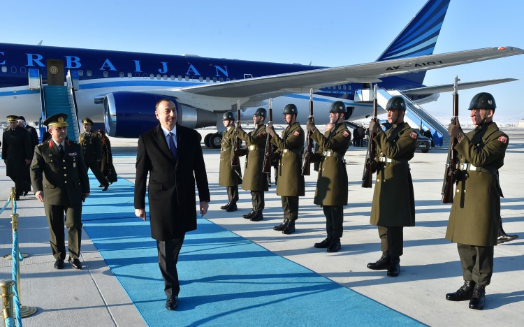 Президент Азербайджана прибыл с госвизитом в Турцию (ФОТО)