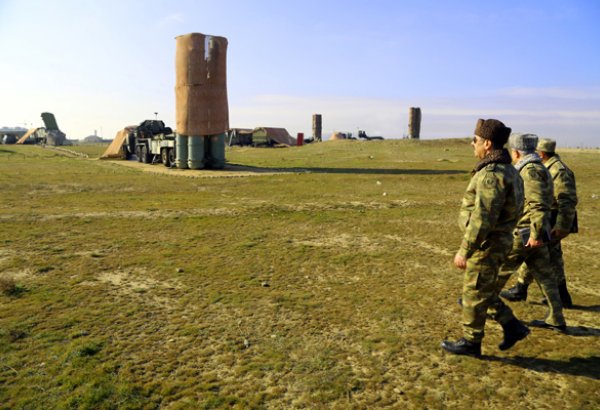 Zakir Həsənov Hərbi Hava Qüvvələrinin döyüş hazırlığını yoxladı (FOTO)