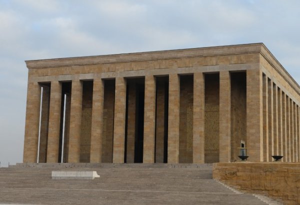 Devlet Erkanı Anıtkabir'de Atatürk'ü andı