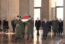 Azerbaijani president visits tomb of Mustafa Kemal Ataturk