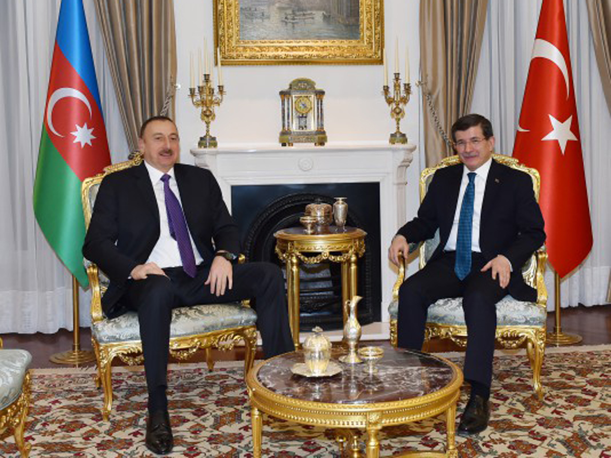 Azərbaycan Prezidenti İlham Əliyev Türkiyənin Baş naziri Əhməd Davudoğlu ilə görüşüb (FOTO)