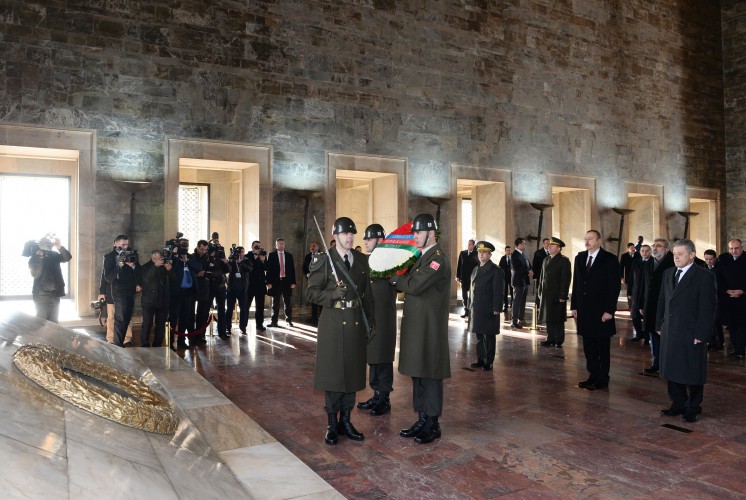 Azerbaijani president visits tomb of Mustafa Kemal Ataturk