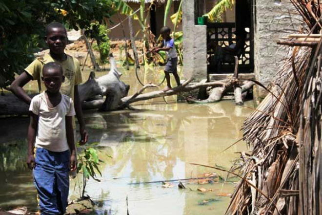 Число жертв наводнения в Мозамбике достигло 71