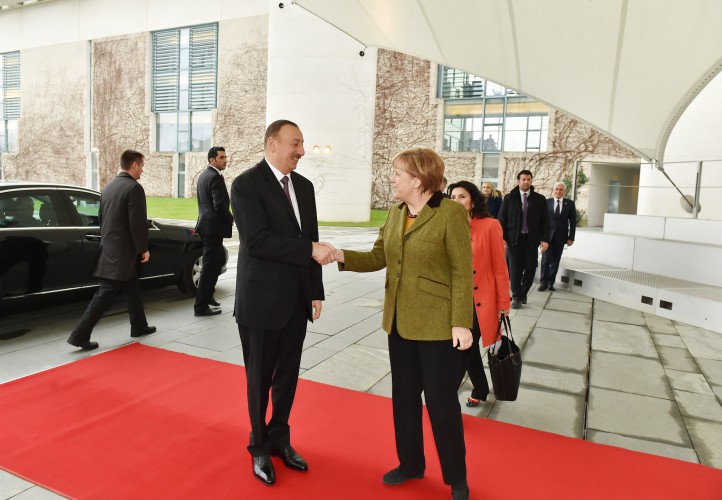 Azerbaijani president, German chancellor hold meeting (PHOTO)