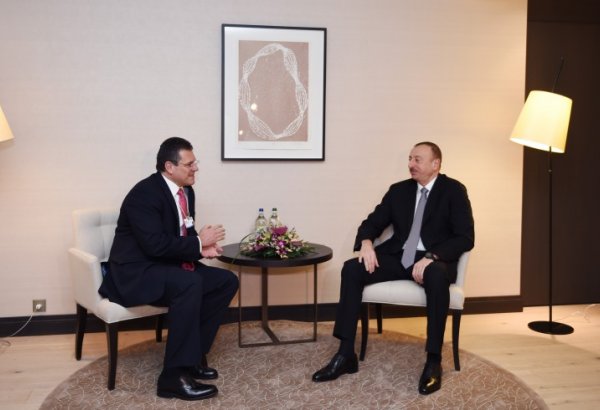 President Aliyev meets European Commission Vice-President for Energy Union in Davos (PHOTO)