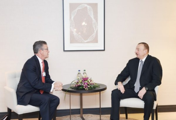 Azerbaijani president meets with Swiss Re Global Partnership head in Davos