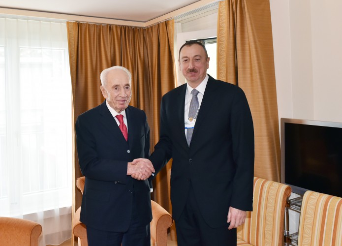 Ильхам Алиев встретился в Давосе с экс-президентом Израиля