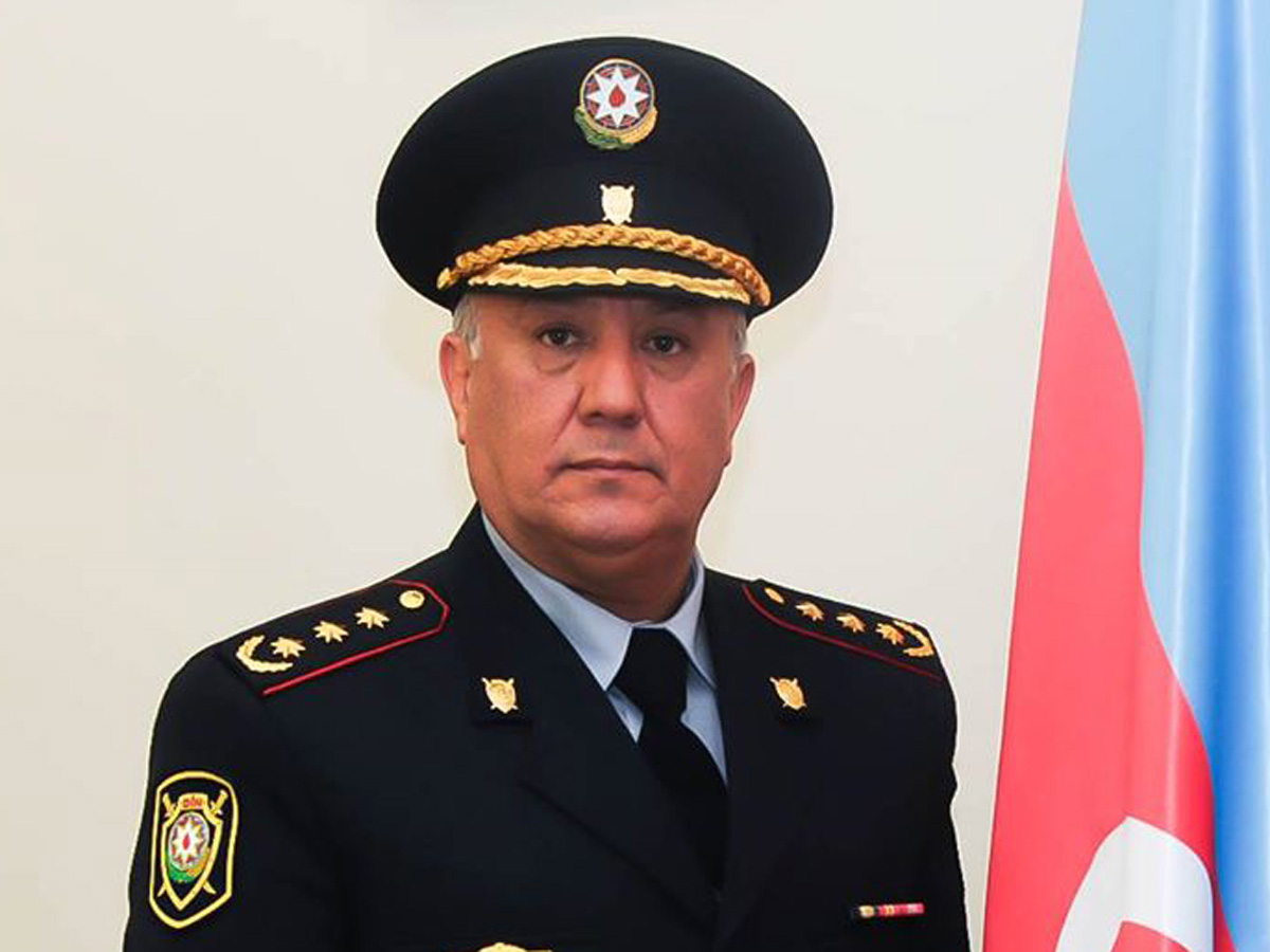 Сотрудники дорожной полиции Азербайджана могут говорить на службе по мобильному телефону