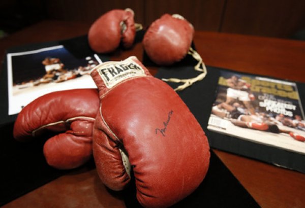 Перчатки легендарного боксера Мохаммеда Али уйдут с молотка