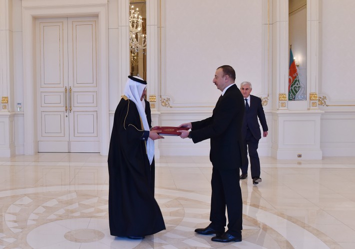 Президент Ильхам Алиев принял верительные грамоты посла Катара